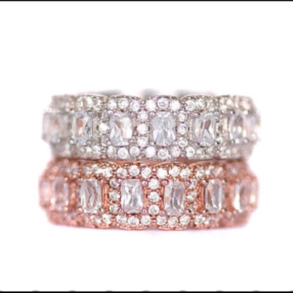 ✨ Rose Gold & Cushion Cut Diamond Eternity Band ✨ - Picture 1 of 3